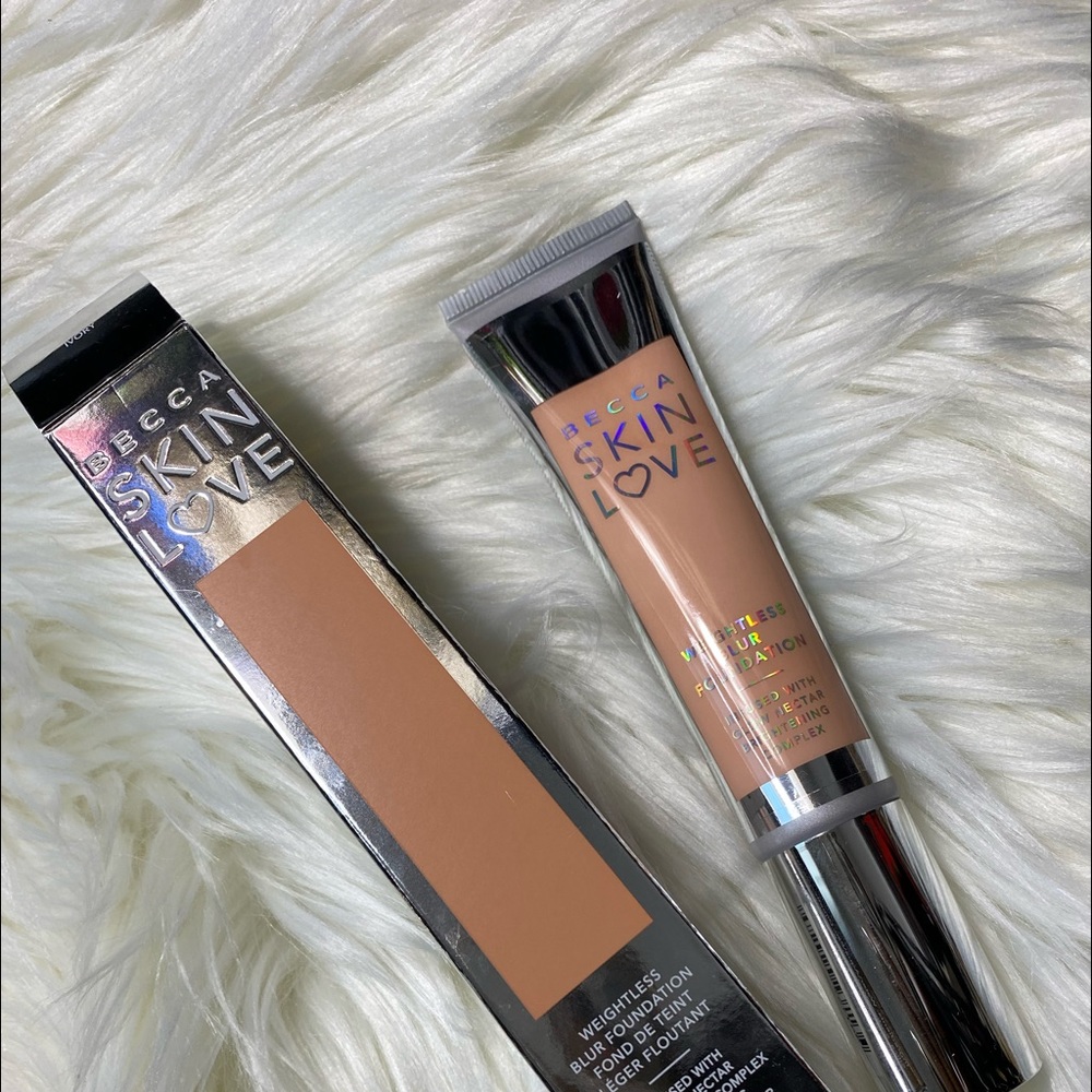 BECCA skin Love Weightless foundation - IVORY